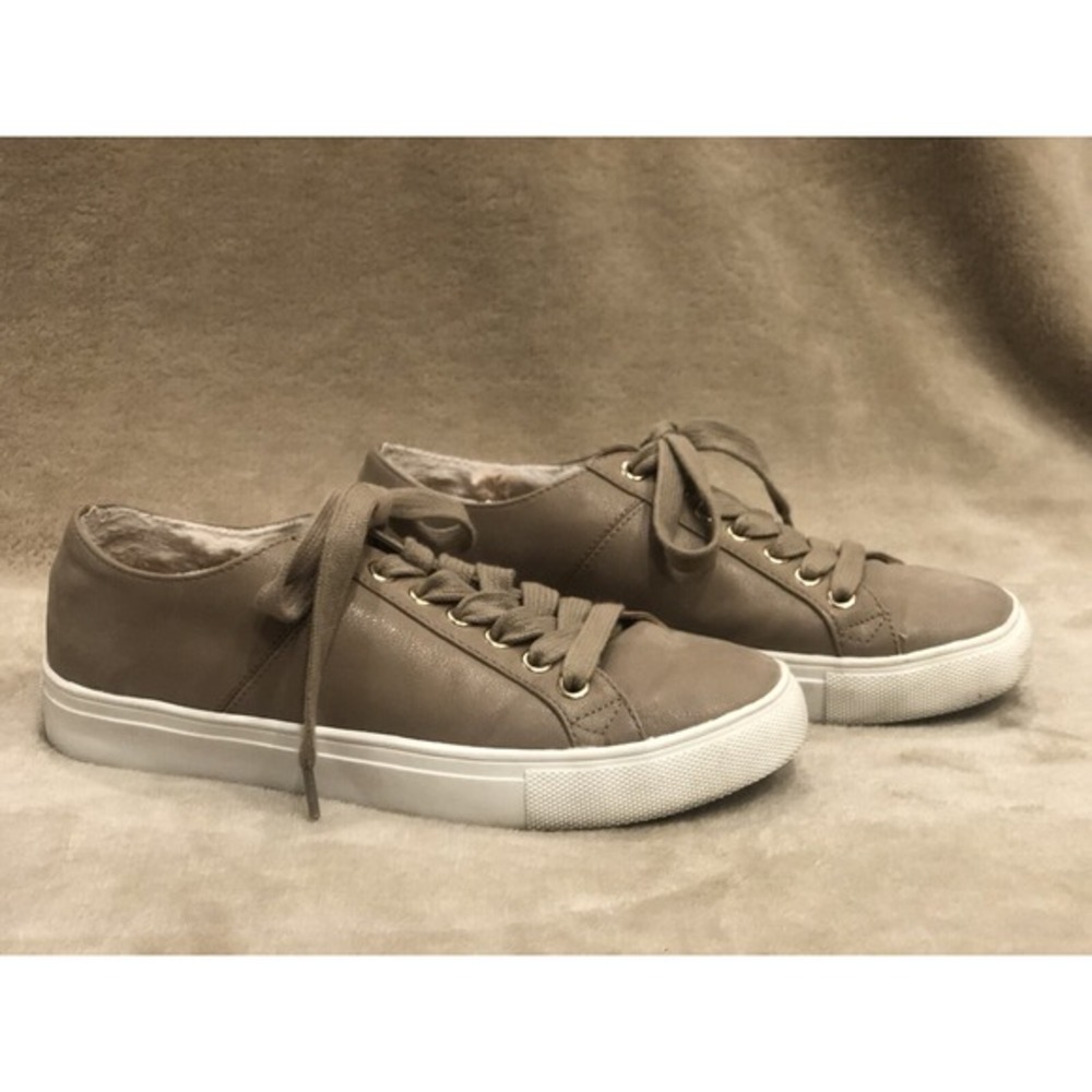 Loft Women's 6 M Fur Lined Casual Shoe Sneaker‎
